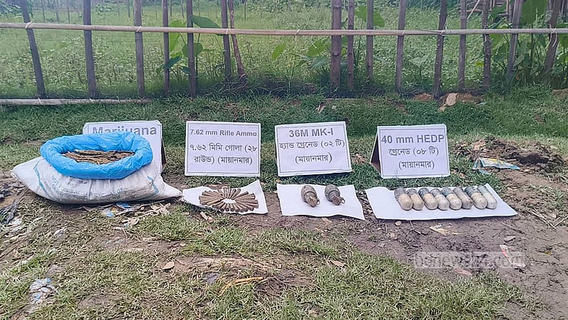 টেকনাফ সীমান্তে মাটি খুঁড়ে ১০ গ্রেনেড ও ২৮ গুলি উদ্ধার
