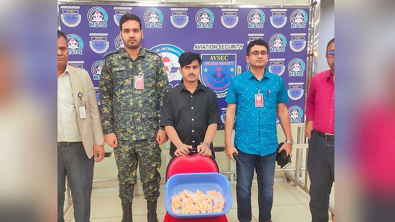 শাহজালাল বিমানবন্দরে সৌদিযাত্রীর ব্যাগে সোয়া ৪ হাজার ইয়াবা