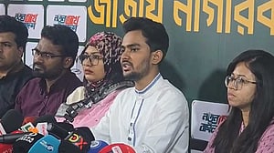 অ্যাকাউন্টে ‘পৌনে ১০ লাখ’ টাকা থাকার তথ্য দিলেন আসিফ মাহমুদ