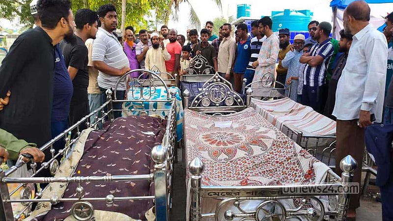 বাগেরহাটে ১৪ মৃত্যু: ‘একসঙ্গে এত লাশ, সহ্য করার মতো না’