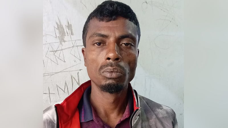 বাগেরহাটে পিকআপ ভ্যানে মিলল ৬৪ কেজি গাঁজা, গ্রেপ্তার ১