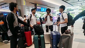 সিঙ্গাপুর পৌঁছে বিশ্রামে হামজারা