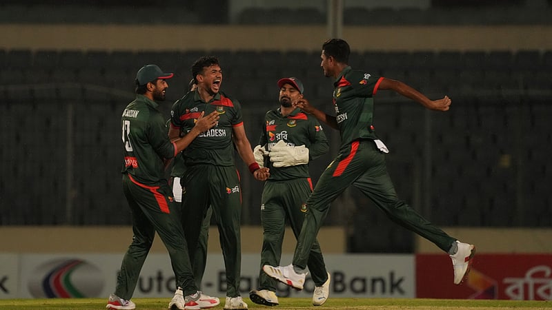 সালমান-আফ্রিদির লড়াই ছাপিয়ে রোমাঞ্চকর জয়ে সিরিজ বাংলাদেশের