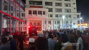 বরিশাল মেডিকেলে অগ্নিকাণ্ড ও রোগীর মৃত্যু: ২টি তদন্ত কমিটি