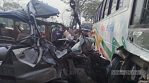 বরিশালে বাস-মাইক্রোবাস সংঘর্ষে নিহত ২