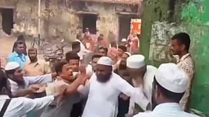 বরিশালে চাল আত্মসাতের অভিযোগ তুলে ইউপি চেয়ারম্যানকে মারধর