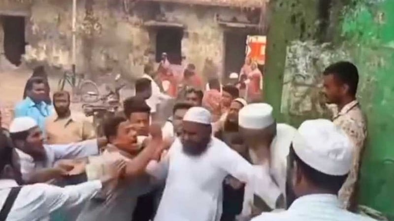 বরিশালে চাল আত্মসাতের অভিযোগ তুলে ইউপি চেয়ারম্যানকে মারধর