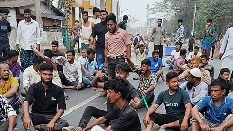 ভোলায় বাস-অটোরিকশা শ্রমিকদের সংঘর্ষ, ৫ ঘণ্টা বন্ধের পর চলাচল