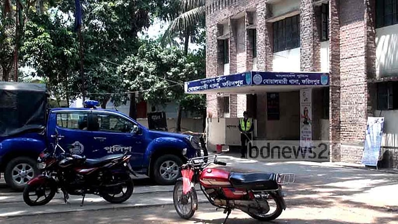 ফরিদপুরে সাক্ষ্য দেওয়ায় ইউপি সদস্যের স্বামীকে হাতুড়িপেটা, আটক ৬