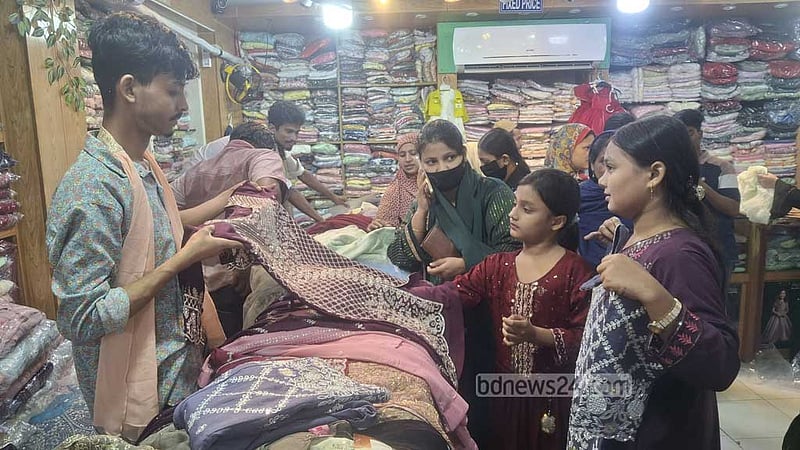 ব্রাহ্মণবাড়িয়ার বিপণিবিতানে জমে উঠেছে ঈদের কেনাকাটা