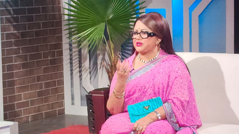 ঈদ আড্ডায় চিত্রনায়িকা ববিতা