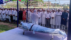 চাঁদপুরে মসজিদের পাশে সমাহিত হলেন সাবেক এমপি ফজলুল হক