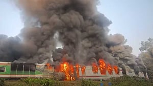 ৪ ঘণ্টা পর ঢাকার পথে ‘চট্টলা এক্সপ্রেস’