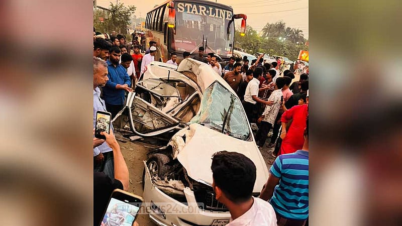 কুমিল্লায় বাস-প্রাইভেট কার সংঘর্ষে একই পরিবারের চারজনসহ নিহত ৫