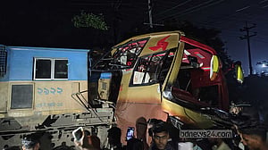 বাস দুর্ঘটনায় প্রাণহানি ঠেকাতে বিআরটিএর নানান নির্দেশনা