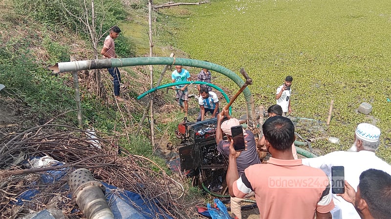 ফসলি জমির মাটি লুট: কুমিল্লায় ১৫ ড্রেজার ও তিন হাজার ফুট পাইপ ধ্বংস