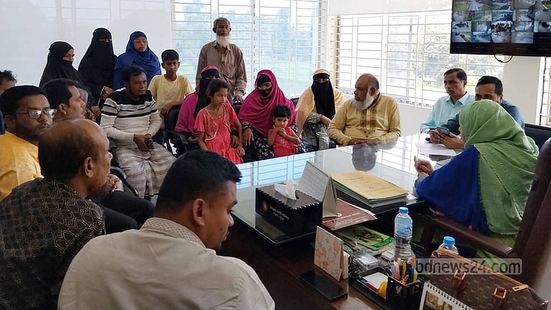 মায়ের কবরের পাশে শিশুর কান্না, সৎ মাকে ডেকে সতর্ক করলেন ইউএনও