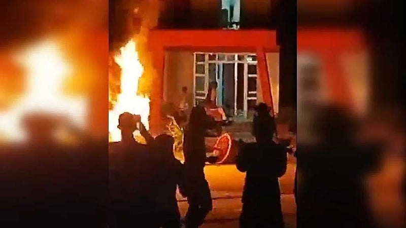 কিউবায় কমিউনিস্ট পার্টির কার্যালয়ে বিক্ষোভকারীদের হামলা