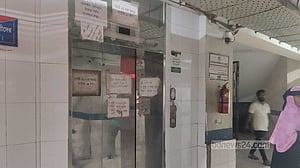 কক্সবাজার হাসপাতালে নারীর মৃত্যু: লিফটের ত্রুটি নিয়ে পাল্টাপাল্টি দাবি