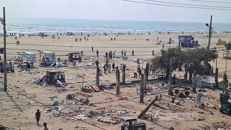 সৈকতে দোকান বসাতে প্রশাসনের ‘কার্ড’, এখন ‘দখল’ বলে উচ্ছেদ