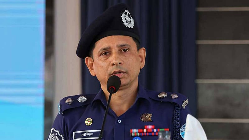 বাথরুমে পড়ে পা ভেঙ্গেছে চট্টগ্রামের এসপির, হেলিকপ্টারে নেওয়া হল ঢাকায়