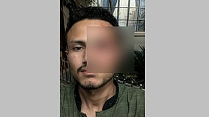 হাটহাজারীতে ফিলিং স্টেশনে চাকসু নেতাকে মারধর