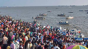 পতেঙ্গা সৈকতে ঈদ উদযাপন