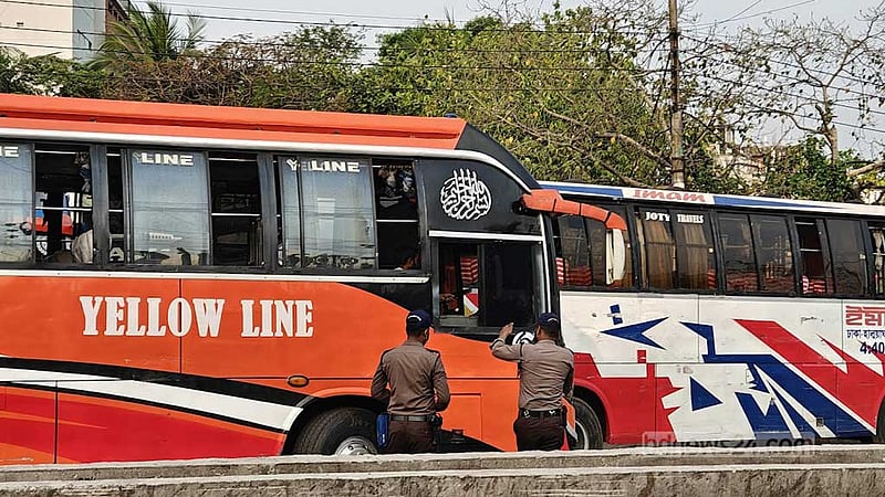 ঈদের বাসে যাত্রী খরা