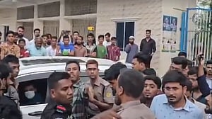 কন্টেন্ট নির্মাতা ফাহিমকে আটকে পুলিশে দেওয়া হল