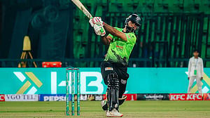 বল টেম্পারিংয়ের দায়ে নিষেধাজ্ঞার মুখে ফাখার জামান
