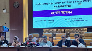 প্রথম ধাপে ফ্যামিলি কার্ড পাচ্ছেন ৩৭৫৬৭ নারী