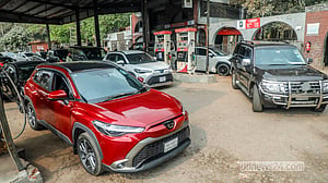 রেশনিং শেষ হলেও দীর্ঘ লাইনের ভোগান্তি, স্বাভাবিক হতে লাগবে ‘৩-৪ দিন’
