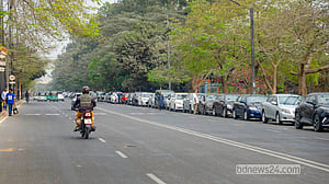 ঢাকায় ফিলিং স্টেশনে তীব্র ভিড়