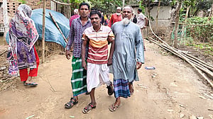 ‘বেটাই দিবে হামাক মাটি, আজকে হামাক দেওয়া নাকছে বেটাক মাটি’