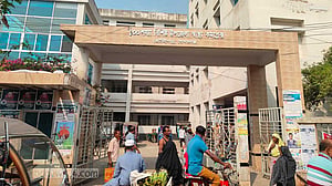 গোপালগঞ্জে হাসপাতালে ঢুকে আহতকে কোপানোর অভিযোগ চাচার বিরুদ্ধে