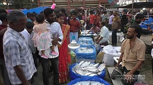টুঙ্গিপাড়ার চারশ বছরের ঐতিহ্য, জামাই এলে জমে মেলা