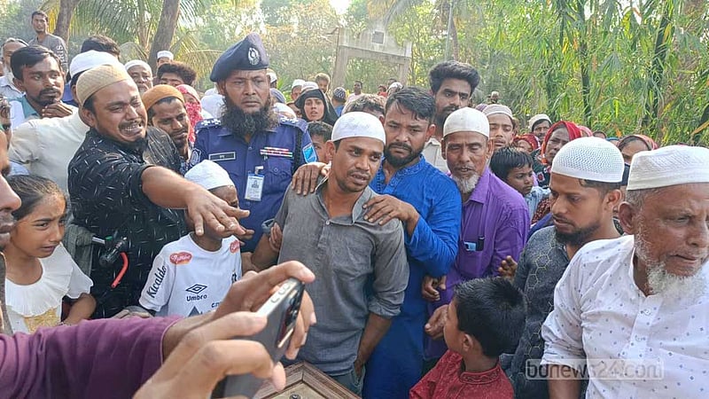 যুবলীগ কর্মীর প্যারোলে মুক্তি, দেরিতে পৌঁছানোয় পেলেন না বাবার জানাজা