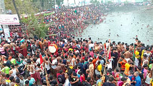 ওড়াকান্দির স্নানোৎসবে ভক্তদের ভিড়
