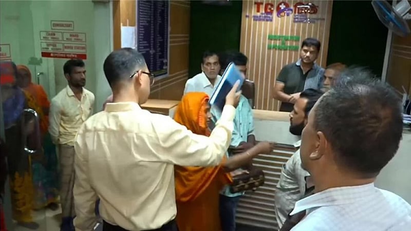 স্বাস্থ্যসেবায় অনিয়ম: রাজধানীর ৭ ক্লিনিক পরিদর্শন, চারটির বিরুদ্ধে 'ব্যবস্থা'