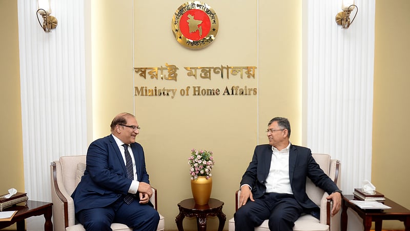 স্বরাষ্ট্রমন্ত্রীর সঙ্গে পাকিস্তানের হাই কমিশনারের সাক্ষাৎ