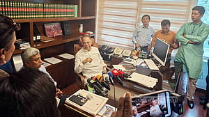 'হঠাৎ' চাহিদা বাড়ায় সারাদিনের তেল শেষ হচ্ছে তিন ঘণ্টায়: জ্বালানি মন্ত্রী