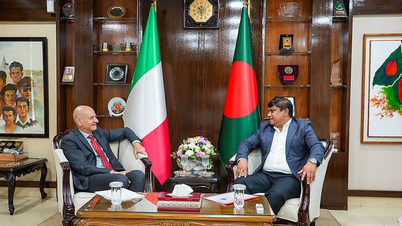 প্রধানমন্ত্রীর প্রতিরক্ষা উপদেষ্টার সঙ্গে ইতালি ও পাকিস্তানি দূতের সাক্ষাৎ