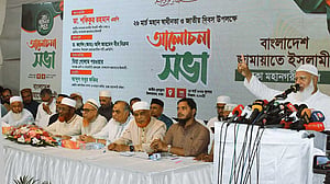 কে কী বলল, পাত্তাই দিই না: কূটনীতিককে জড়িয়ে ধরা নিয়ে শফিকুর