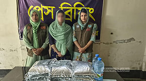 যশোরে ক্রিস্টাল মেথ তৈরির কাঁচামালসহ নারী গ্রেপ্তার