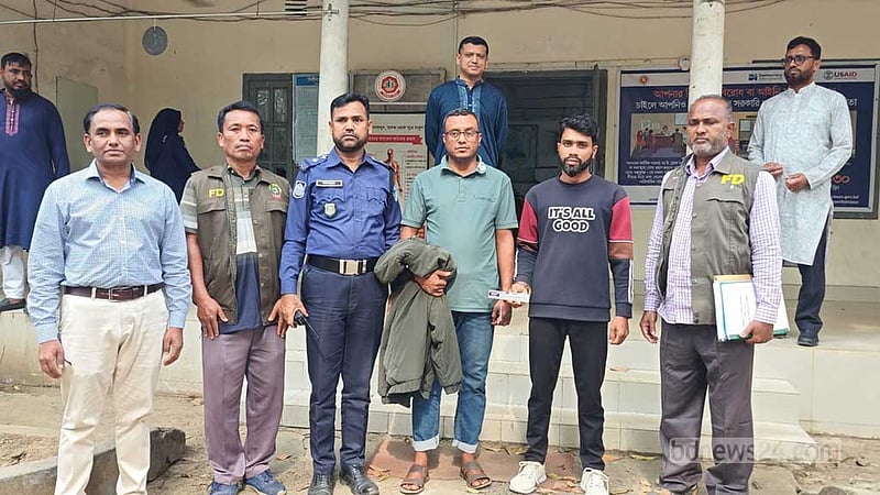 খাগড়াছড়িতে উদ্ধার করা তক্ষক অবমুক্ত, ২ ‘পাচারকারী’ কারাগারে