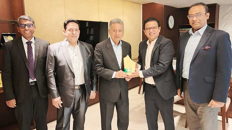 অর্থমন্ত্রীর সঙ্গে সাক্ষাৎ: সুদহার কমানোর আহ্বান ঢাকা চেম্বারের
