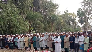 বাগেরহাটে ১৪ মৃত্যু: বিয়ের মেহেদি হাতে মিতুর শেষ বিদায়