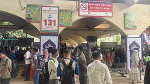 সান্তাহারের দুর্ঘটনায় ঢাকায় দুর্ভোগ ২ ট্রেনের যাত্রীদের