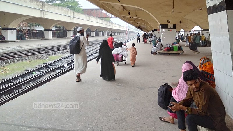 শেষ দিনে আসন ফাঁকা রেখেই কমলাপুর ছাড়ছে ট্রেন