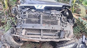গাড়িতে ট্রাকের ধাক্কা, অল্পের জন্য বেঁচে গেলেন এমপি আতিক মোজাহিদ